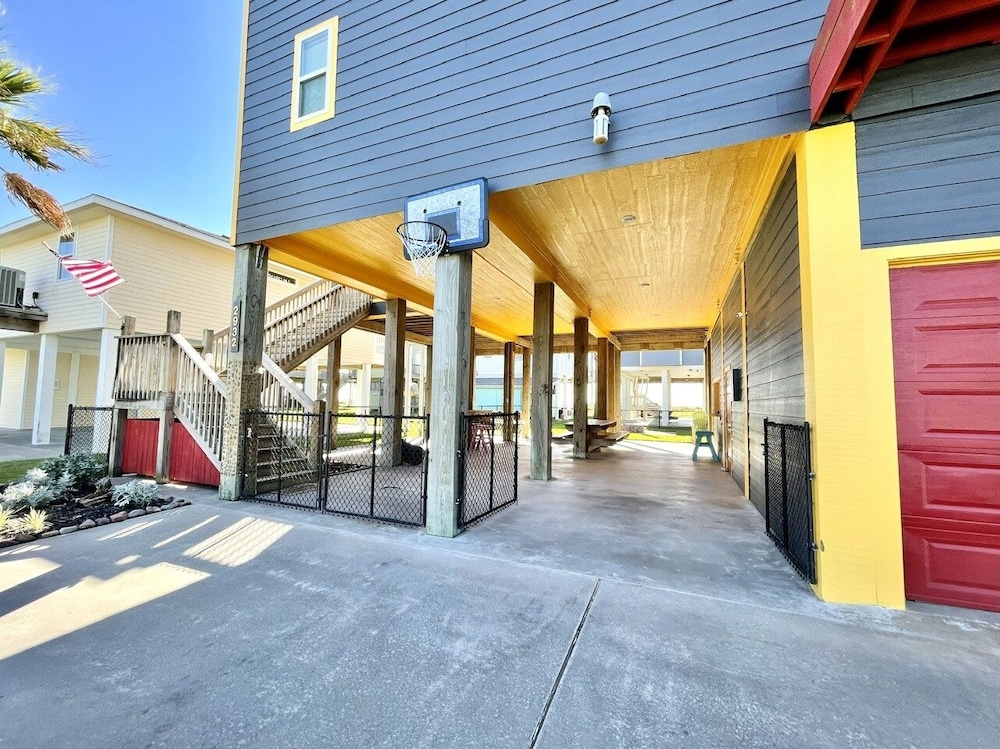 Ocean's Edge 4 Bedroom Home by RedAwning view 4