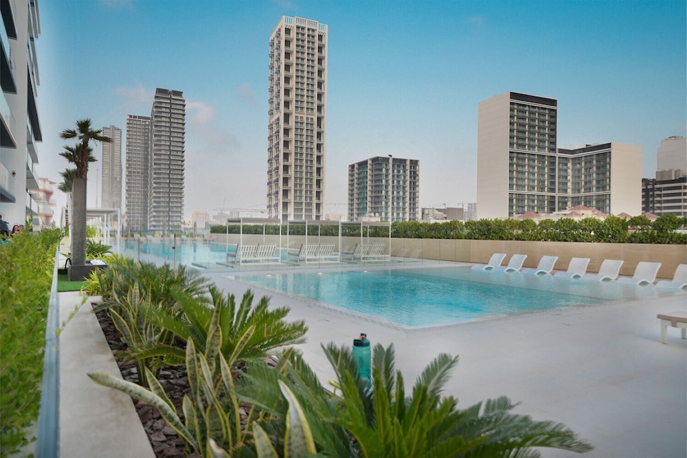 Easygo- Lux 2BR / Private Pool JVC Onyx