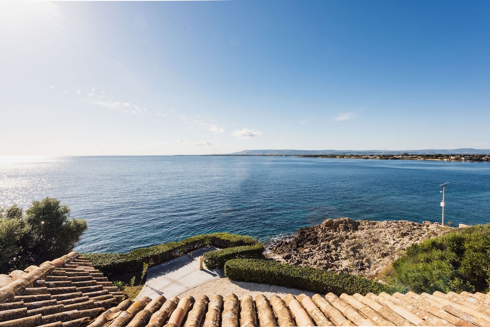 Villa Plemmiria by the Sea by Wonderful Italy
