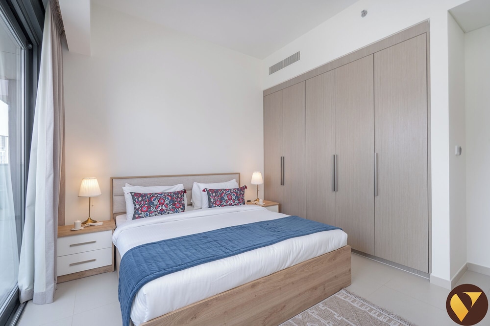 Luxury 2BR in ACT 1 Near Dubai Mall