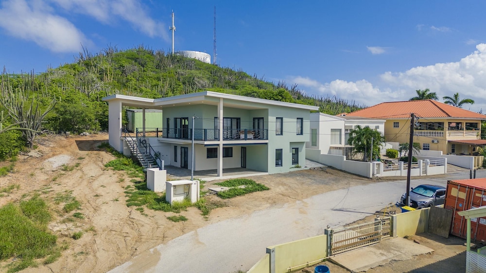 Brand NEW 2br2ba Sunset Ocean Views Balcony