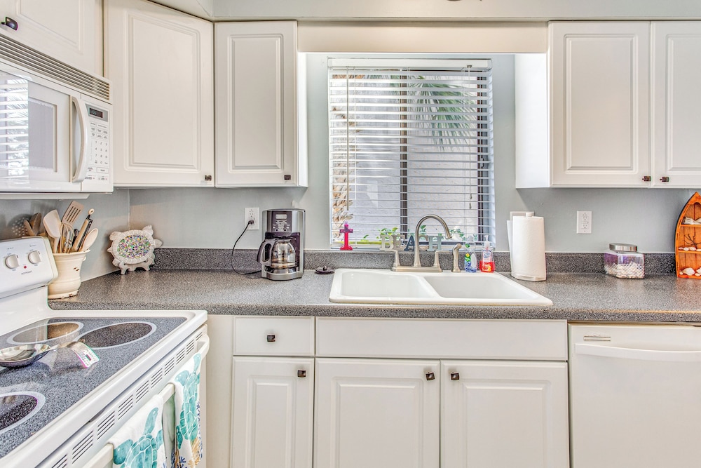 1 Mi to Ocean: Condo in North Myrtle Beach