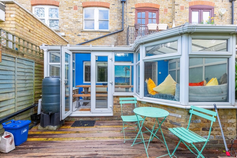 Gorgeous 2BD Garden Getaway, Victoria Park