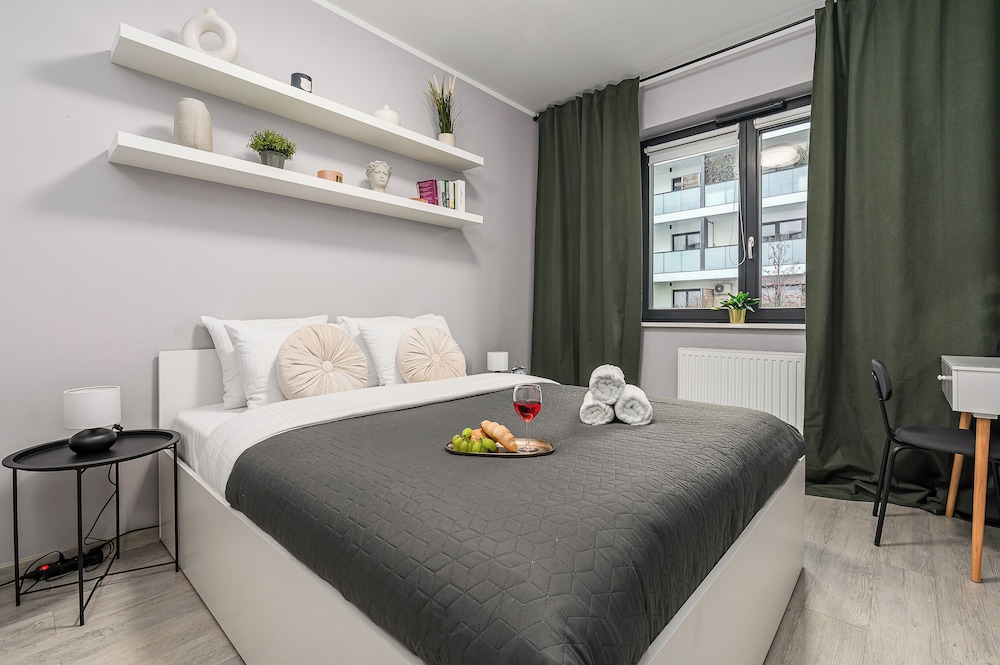 Lumina apartment near the train station