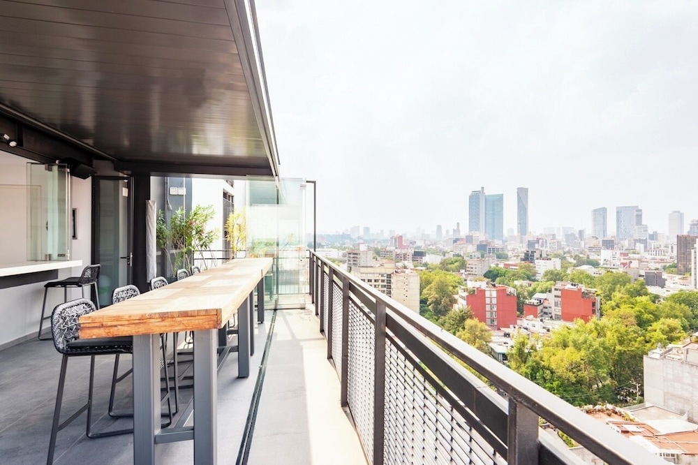 319-PH Luxury 3BR Duplex PH