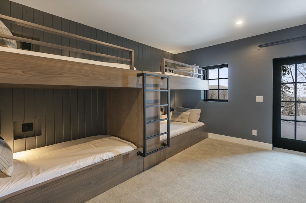 50 - Six Bedroom with Spa Stag Lodge 6 Condo