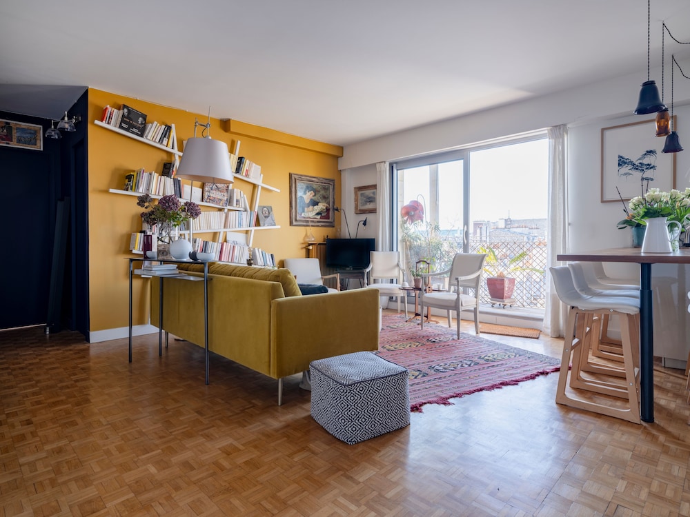 Eiffel Tower Design Residence