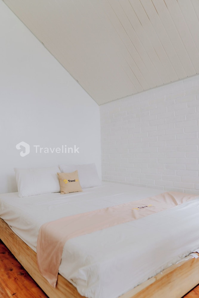 White Cabin By Travelink