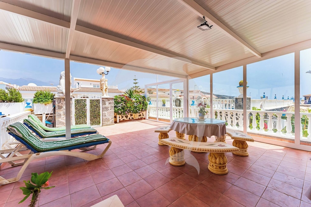 El Médano Apartment With Stunning Pool Views