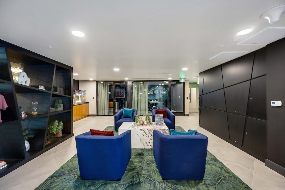 Luxury 3BR Hollywood Sign View by Oneluxstay