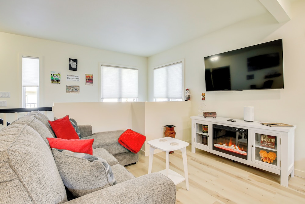 2 Mi to Lincoln Park Zoo: Family-friendly Home