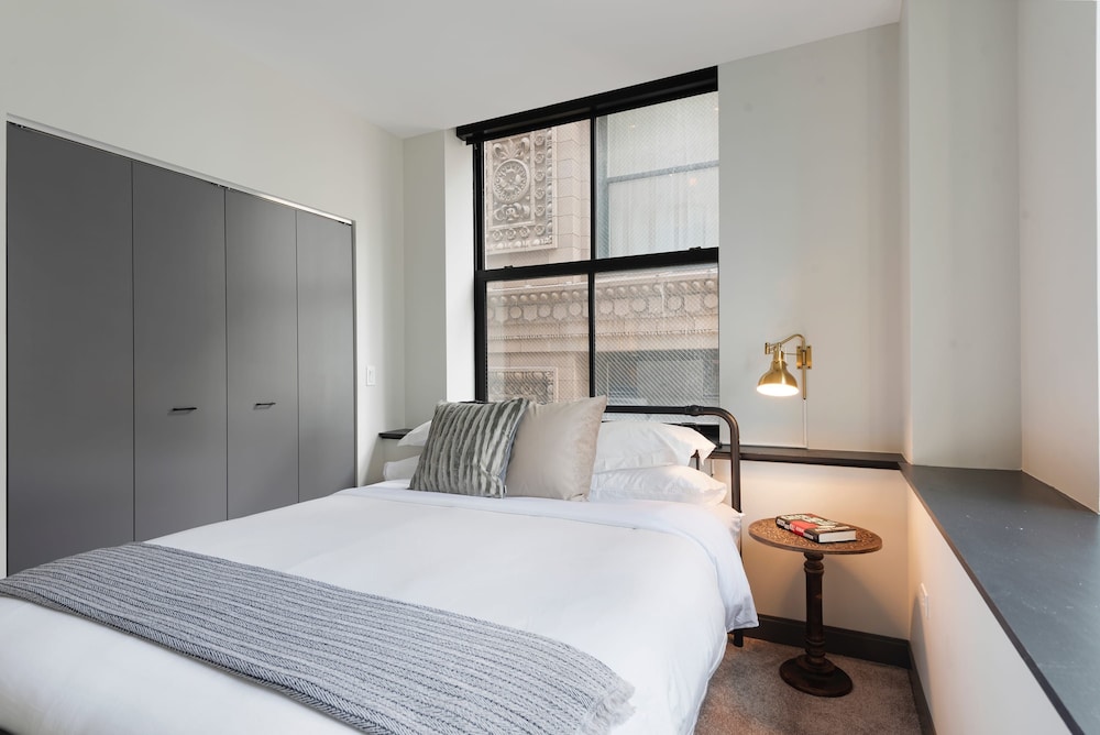 Urban Retreat 2BR Resort Amenities Downtown