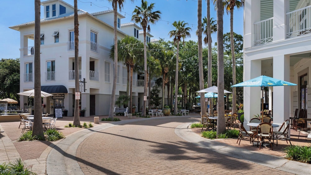 Lakefront Haven in Carillon Beach