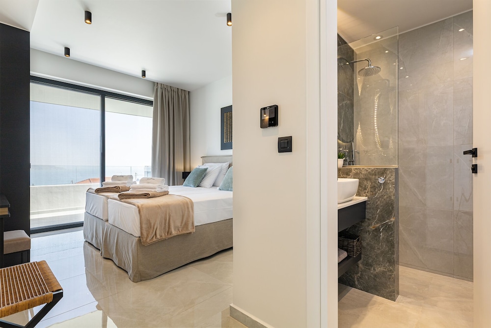 Bella Casa - Newly Built Designer Villa