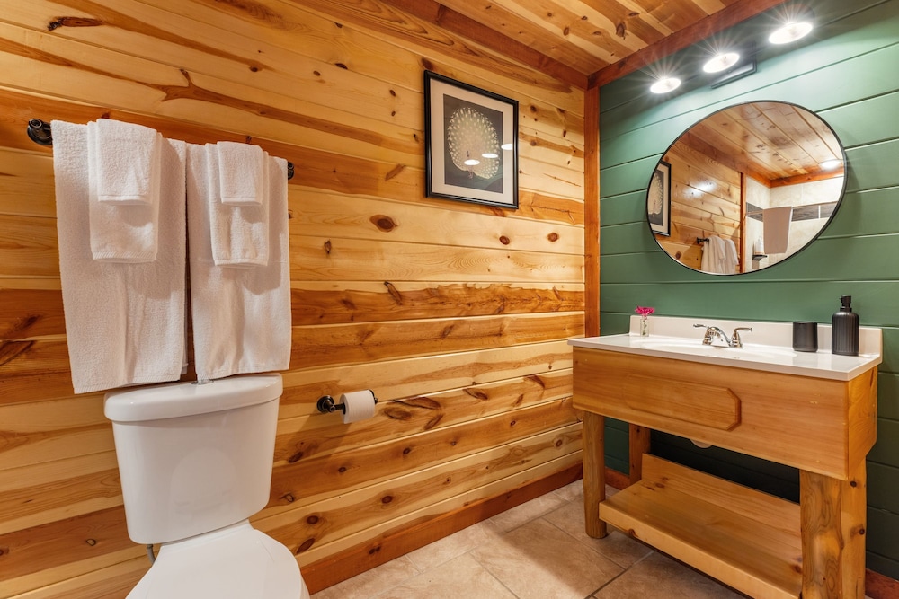 Boulder Ridge Cabin Indoor Pool Home Theater and Games Newly Redesigned