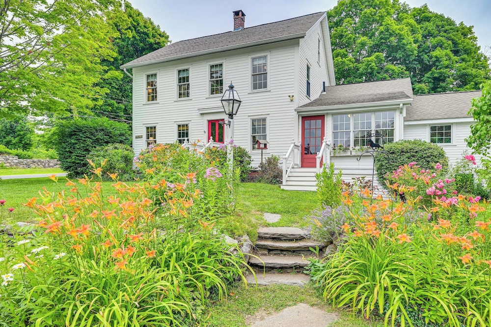Historic Farmhouse Near Mountains & Colleges!