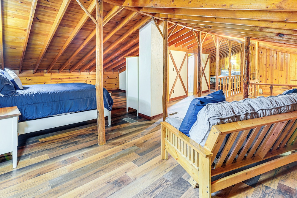 Secluded Lodge Stay: Day Trip to Audra State Park!