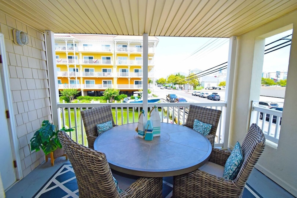 Aronimink 1b 2 Bedroom Condo