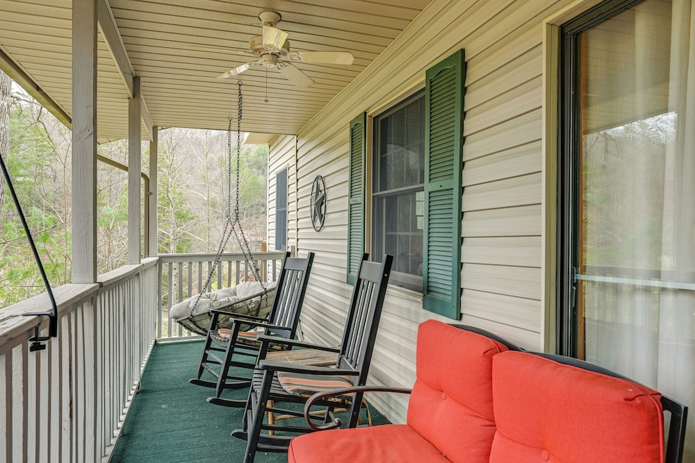 Mtn-view Home w/ Deck, Fire Pit & BBQ in Almond