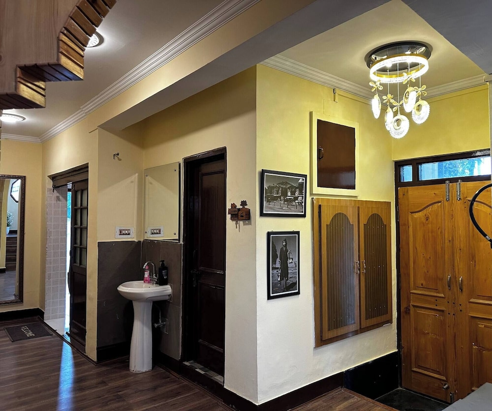 Dilan Residency Villa -5 Bedroom- Centrally Heated