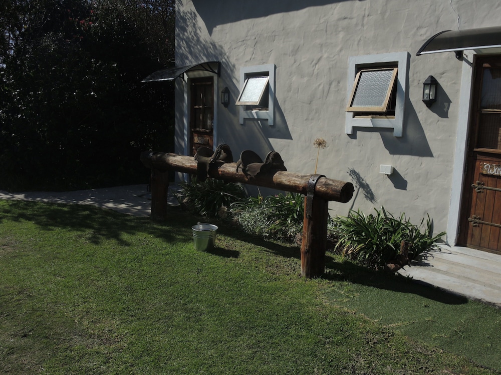 T'Niqua Stable Inn