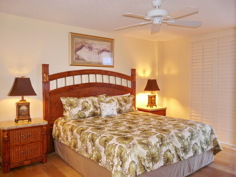 Alluring Beachfront Condo With Pool and Ocean Views view 5