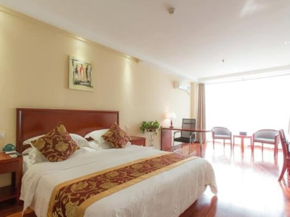 GreenTree Inn Xuzhou High Speed Railway Zhanqian Square Hotel