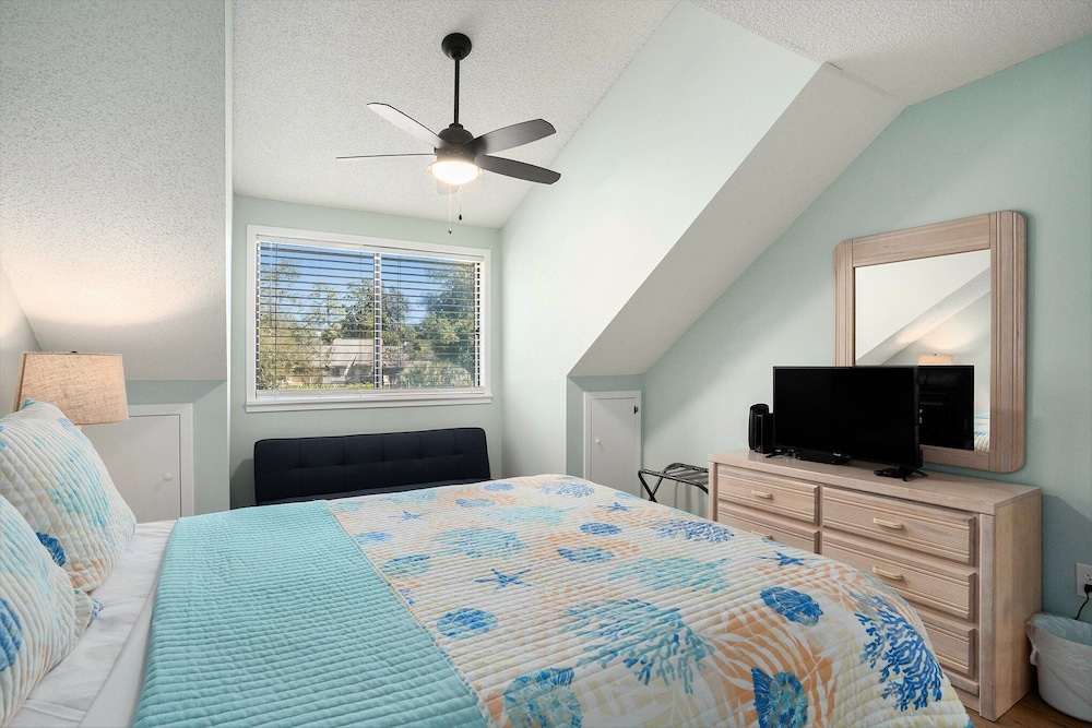 2d West Hyde Park 3 Bedroom Condo