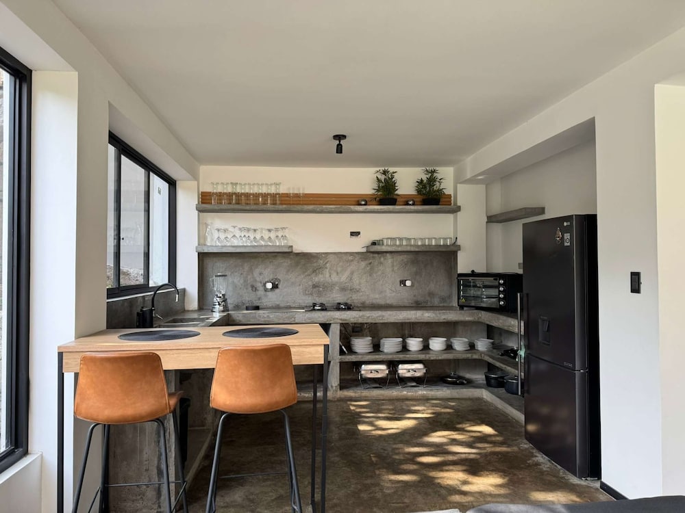 w Elegant 7BR Home w Pool in Santa Eualia