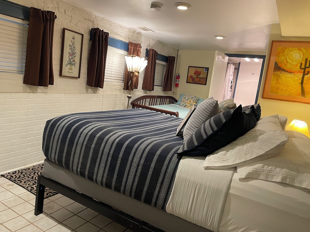 Ray's Bucktown Bed and Breakfast 23