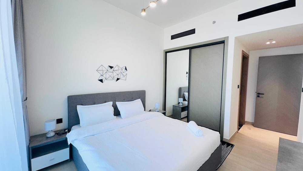 OYO HOME 1483 One Bedroom Apartments