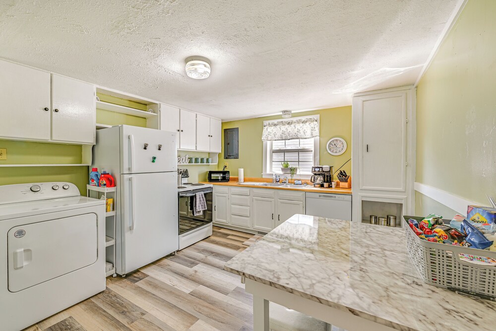 Pet-friendly Apt: Yard & Fire Pit in Boonville