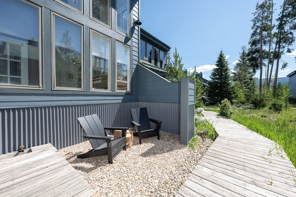 The Rail Haven 3 Bedroom Townhouse by RedAwning view 2