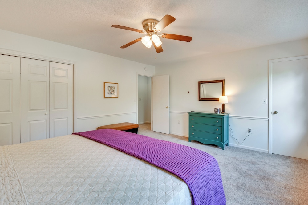 Seneca Escape w/ Screened Patio: Near Lakes! view 3