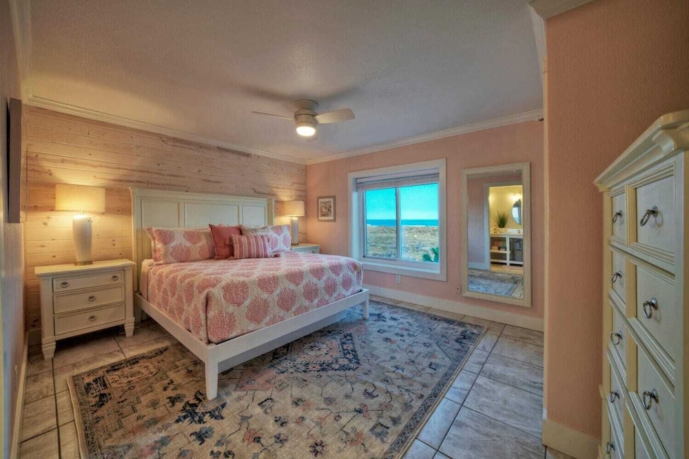 Gulf Views + Pools, Tennis, Pickleball & Beach Access Awesome Beachfront by Avantstay