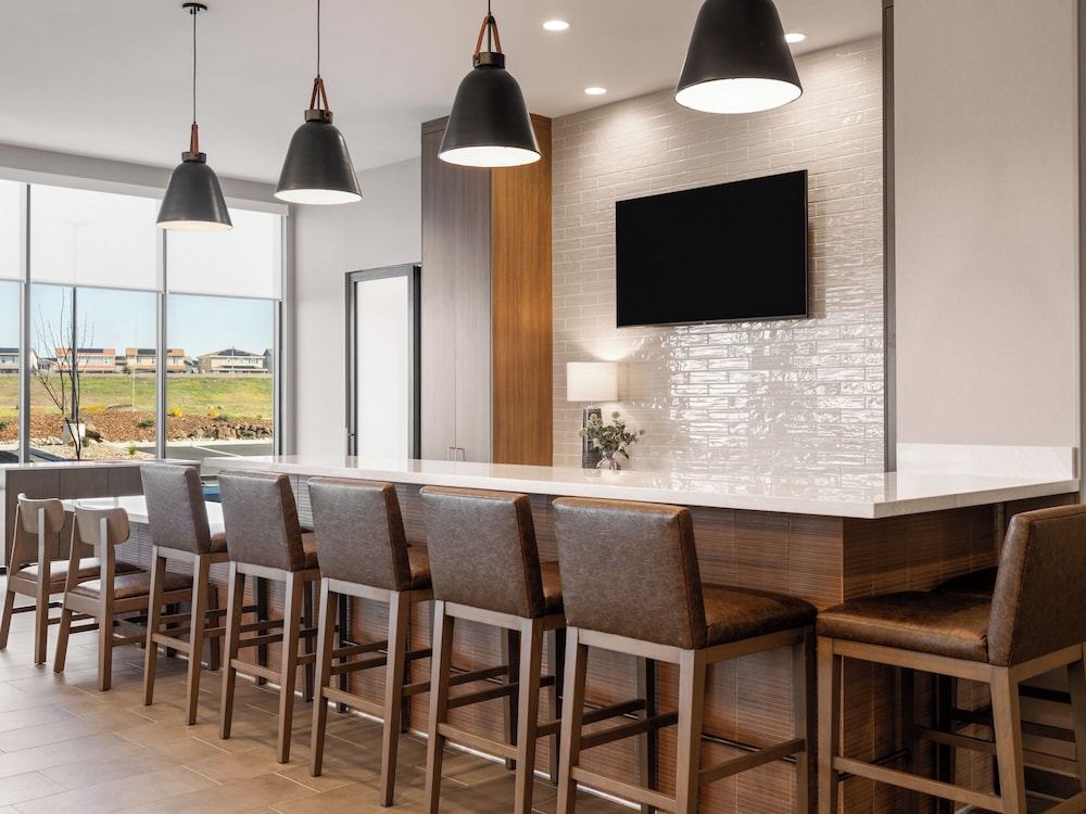 La Quinta Inn And Suites By Wyndham Lincoln