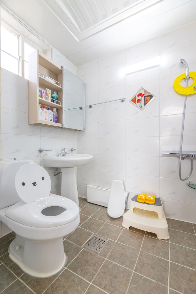 Ganghwa Hi Mom Kids Spa Pension Yellow
