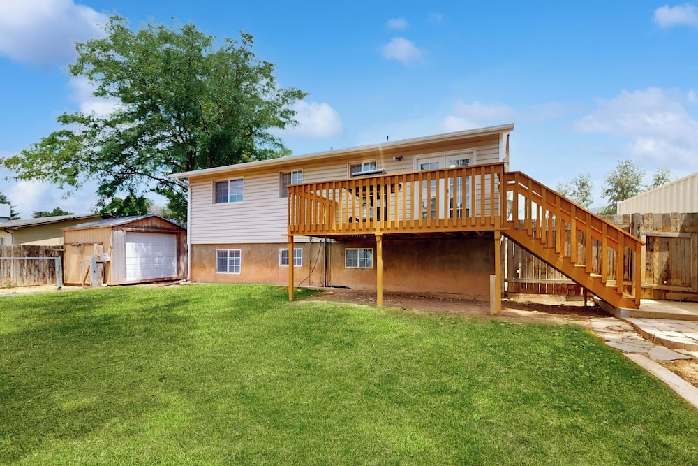 4BR Home w/ W & D, Private Backyard