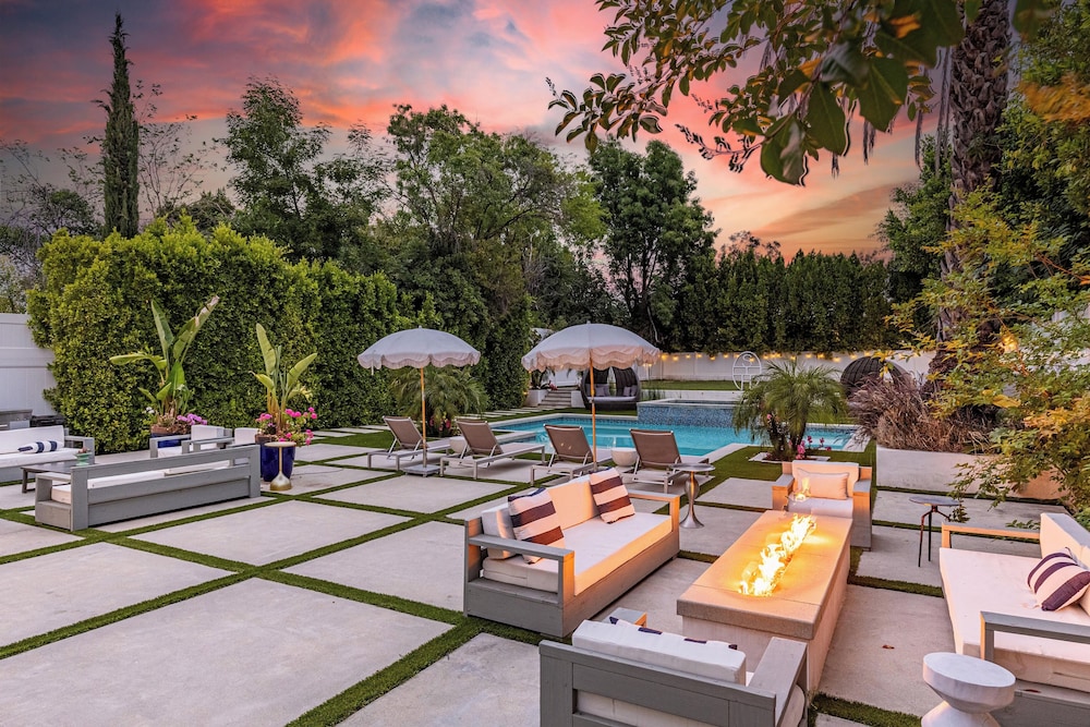Otis Ave - Modern Farmhouse Retreat w/ Pool, Spa & Luxe Interiors
