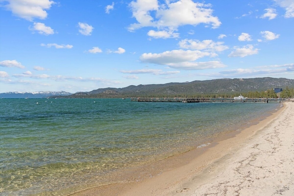 Lake Tahoe Vacations - Swimsuit Required 4 Bedroom Home by RedAwning - Property Image 13