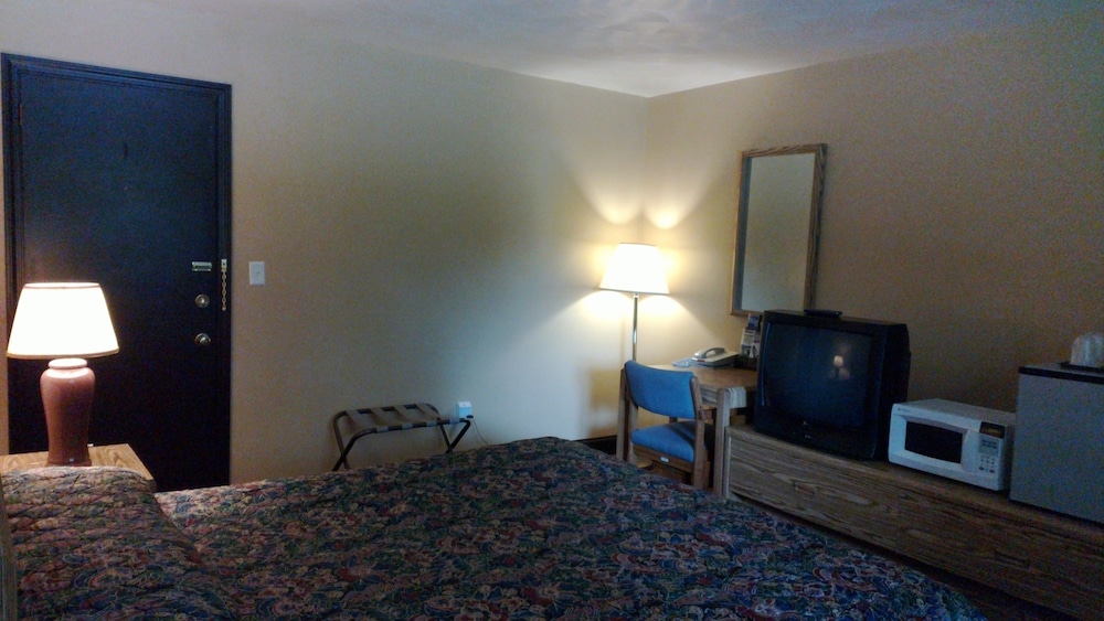 Colonial Inn Motel view 5