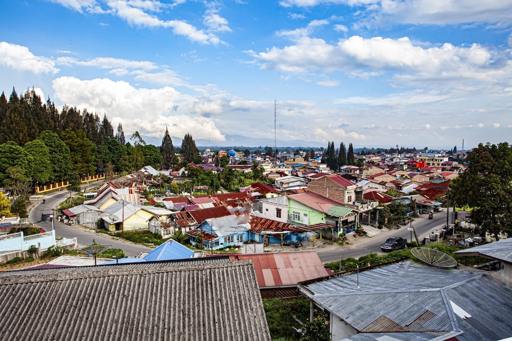 OYO Flagship 2799 Berastagi Backpacker Rooms view 2