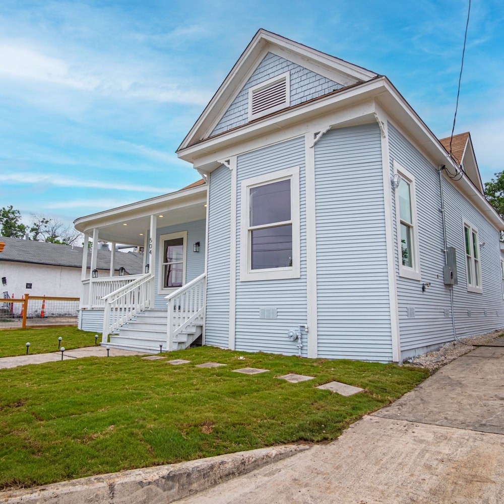 Trendy Historical Home Near Downtown Attractions