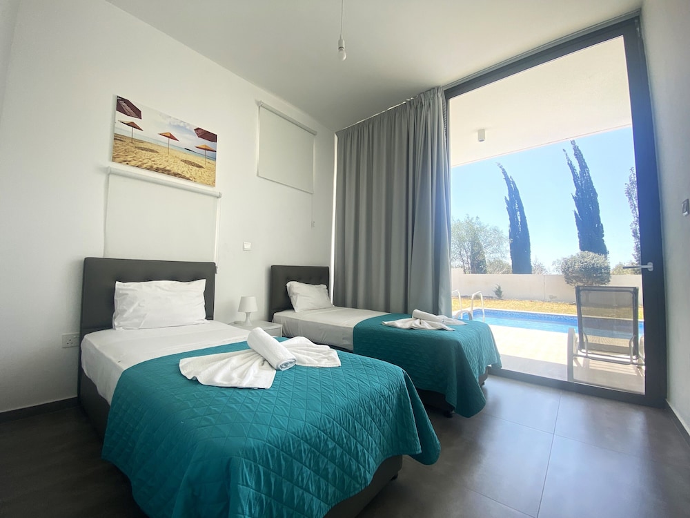 Ayia Napa Nissi Pearl Villas