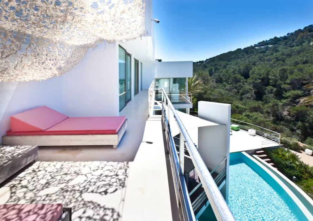 Appealing Villa With Private Terrace