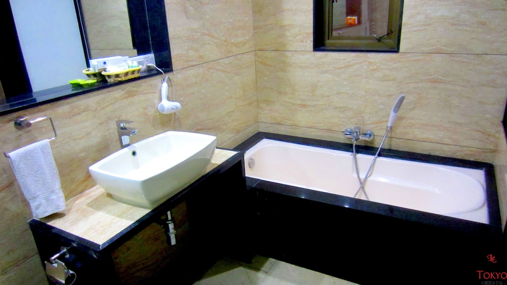Le Tokyo Hotel Sanand