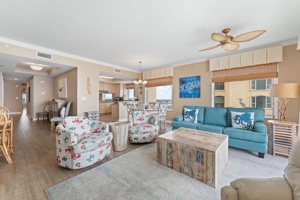 Indigo East 901 + Den W/cabana !