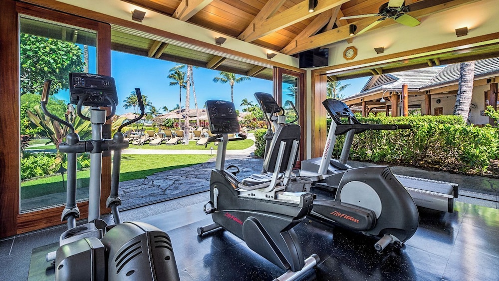 Hawaiian Unit Nearby Beaches, Restaurants, & Shopping - Vrkcv