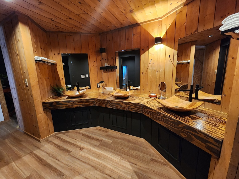 Hooting Owl Lodge