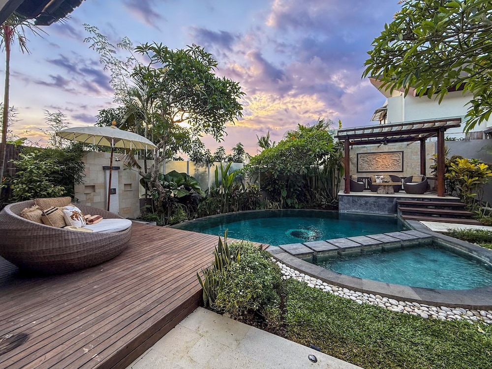 Villa St Calyx by DVH Luxe Retreats 3BR